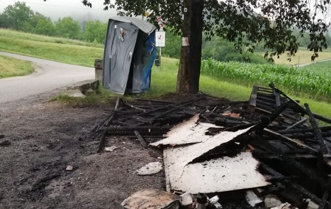 Erbeerstand abgebrannt