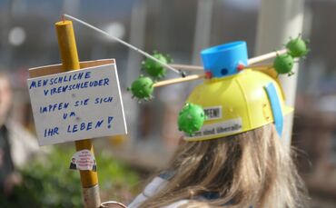 Querdenker Querdenken Demo Stuttgart symbol symbolbild symbolfoto
