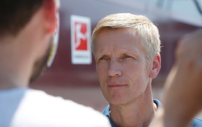 VfB Stuttgart hat einen neuen Manschaftsbus erhalten Mercedes-Benz Museum_5