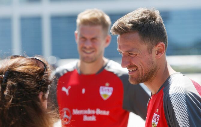 VfB Stuttgart hat einen neuen Manschaftsbus erhalten Mercedes-Benz Museum_0