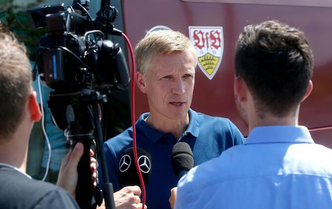 VfB Stuttgart hat einen neuen Manschaftsbus erhalten Mercedes-Benz Museum_7