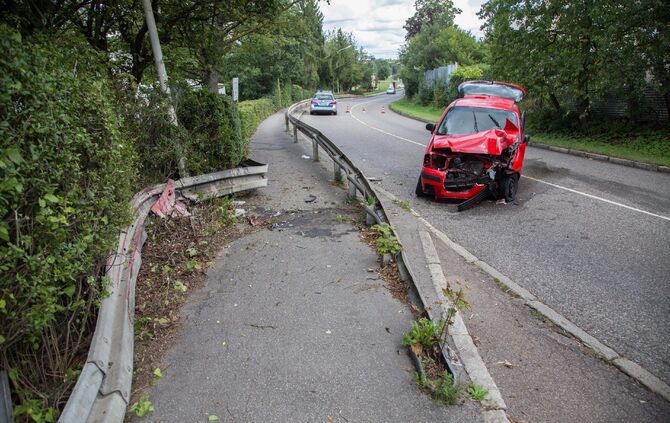 Schwerer Verkehrsunfall, fragwÃ¼rdiger Ablauf und mehrere Verletze_0