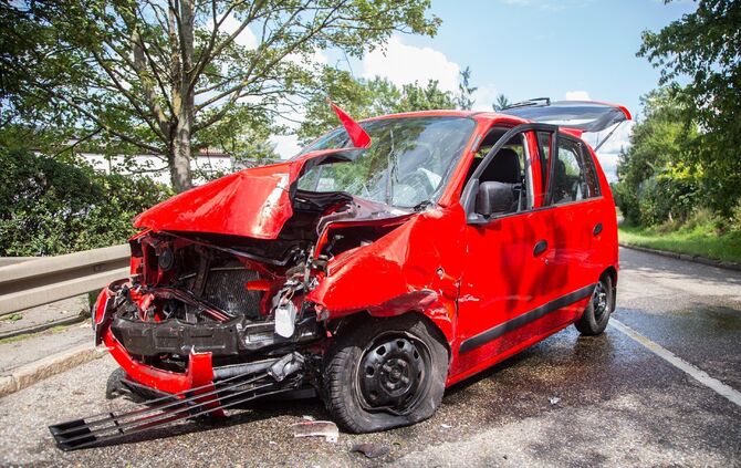Schwerer Verkehrsunfall, fragwÃ¼rdiger Ablauf und mehrere Verletze_1