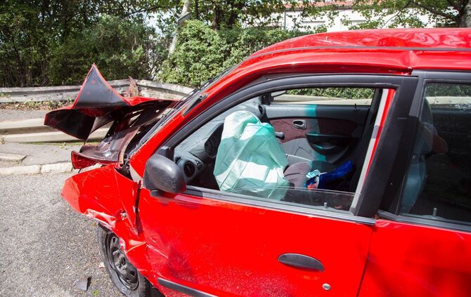 Schwerer Verkehrsunfall, fragwÃ¼rdiger Ablauf und mehrere Verletze_2