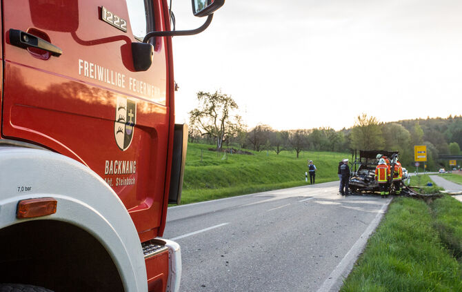 Wohnwagen ging während der Fahrt in Flammen auf - Bild 07_4