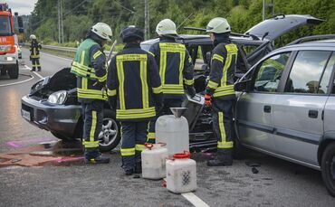 Schwerer Verkehrsunfall mit 3 Beteiligten Fahrzeugen auf der B29 - 4 Verletzte Personen_0