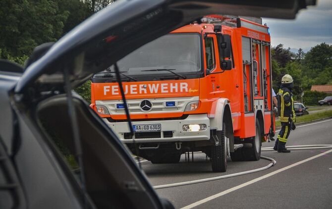 Schwerer Verkehrsunfall mit 3 Beteiligten Fahrzeugen auf der B29 - 4 Verletzte Personen_2