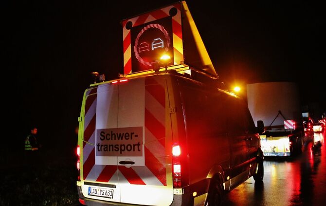 Schwertransport auf der B 29_8
