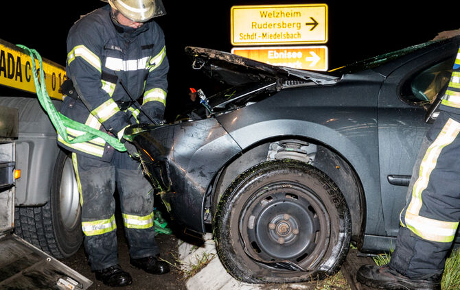 Autofahrer landet in der Tiefe - Bild 16_2