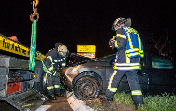 Autofahrer landet in der Tiefe - Bild 17_3
