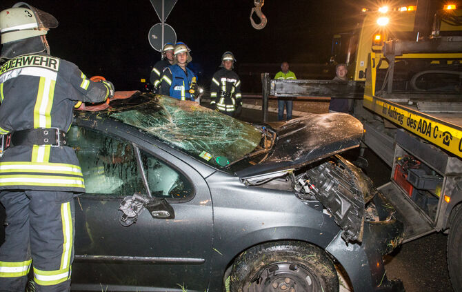 Autofahrer landet in der Tiefe - Bild 20_5