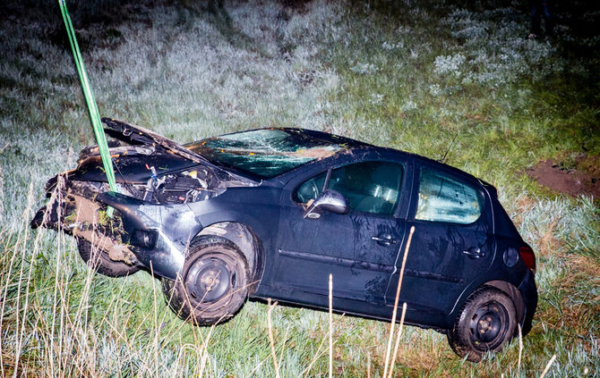 Autofahrer landet in der Tiefe - Bild 13_17