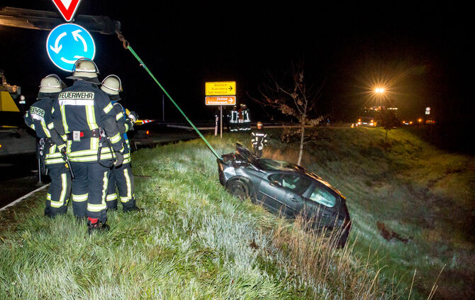 Autofahrer landet in der Tiefe - Bild 14_18