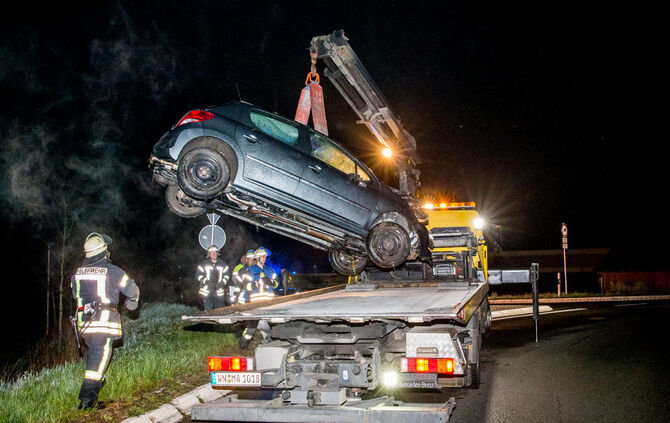 Autofahrer landet in der Tiefe - Bild 21_20