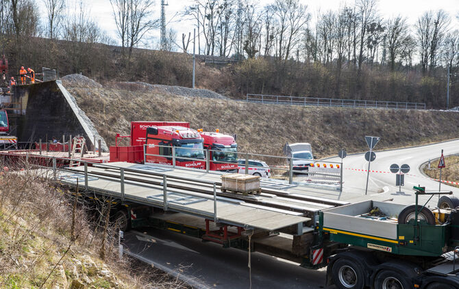 Behelfsbrücke eingesetzt - Bild 09_0