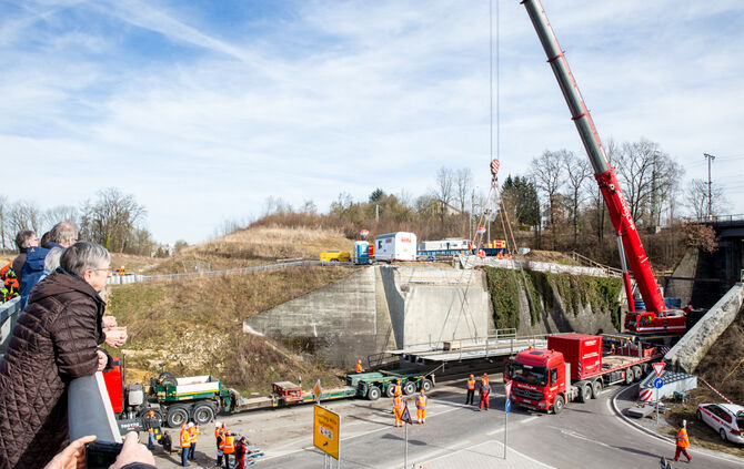 Behelfsbrücke eingesetzt - Bild 24_4