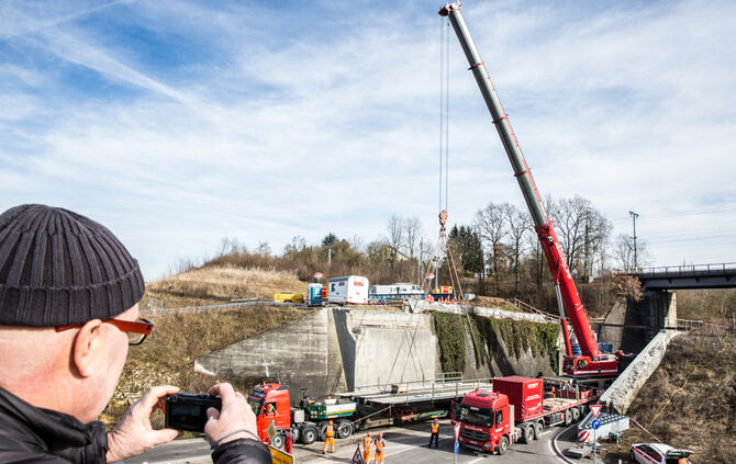 Behelfsbrücke eingesetzt - Bild 23_5