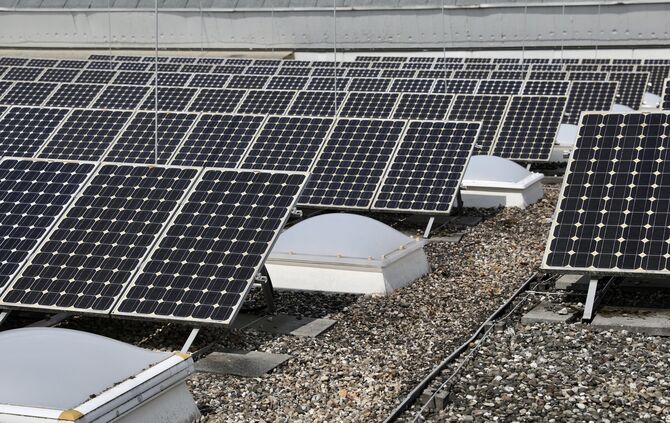 Solaranlage solar energie strom symbol symbolbild symbolfoto