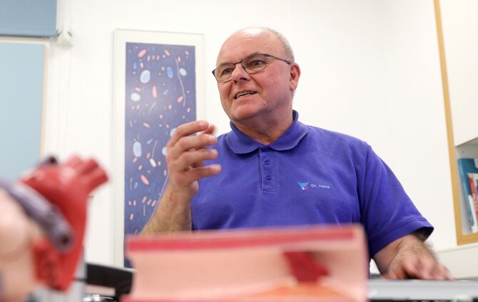 Dr. Hess