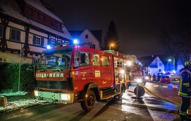 Rauch aus Lichtschacht löst Feuerwehreinsatz aus - Bild 01_3