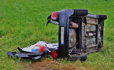Schwerer Unfall auf der B14 bei Backnang - Fahrzeug überschlägt sich