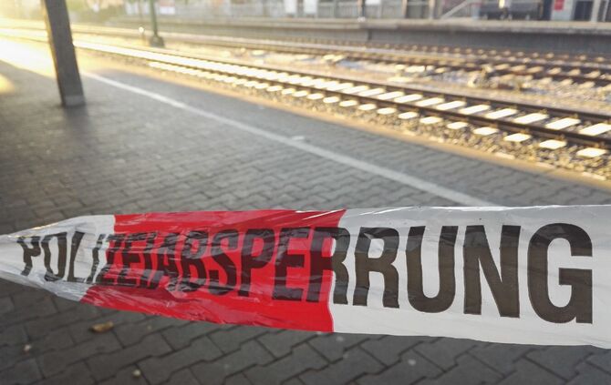 Polizeiabsperrung Band Symbolbild_0