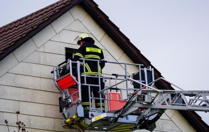 Goeppingen: Waschbaer loest Feuerwehreinsatz aus