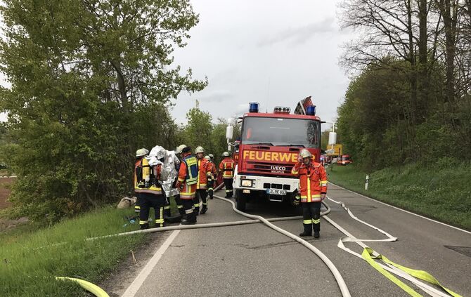 Schwerer Gefahrgutunfall auf der Fellbacher StraÃe in Remseck, es muss evakuiert werden_21