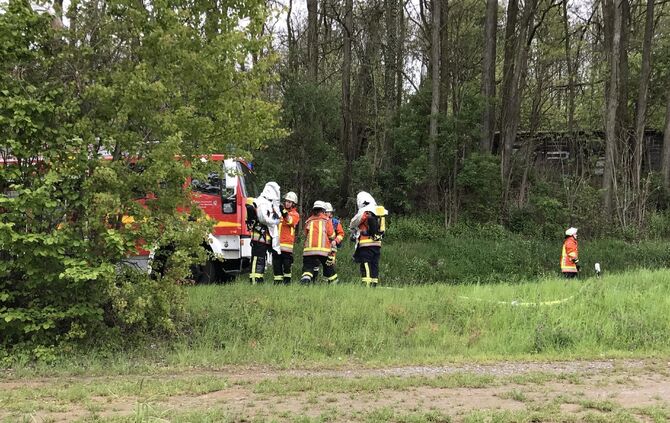 Schwerer Gefahrgutunfall auf der Fellbacher StraÃe in Remseck, es muss evakuiert werden_24