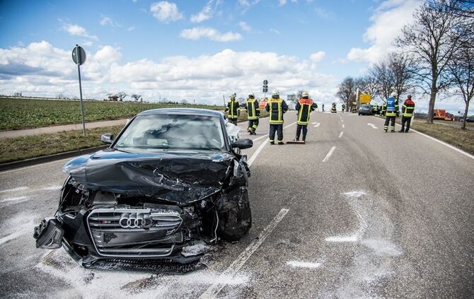 Misachtung der Vorfahrt sorgt für schweren Unfall - Bild 07_5