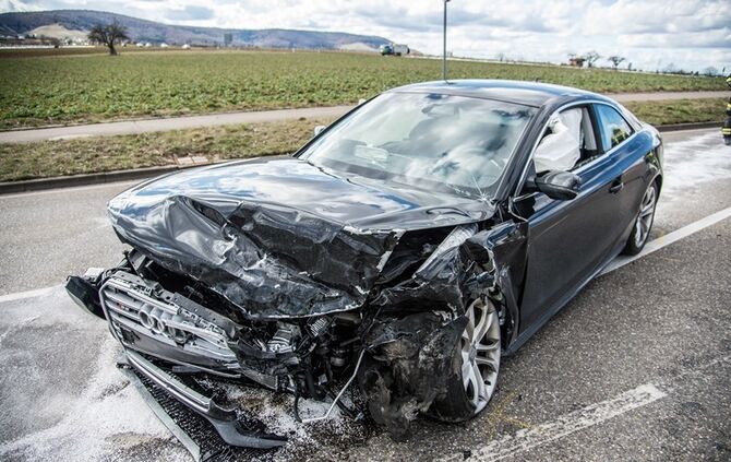 Misachtung der Vorfahrt sorgt für schweren Unfall - Bild 08_10