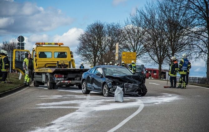 Misachtung der Vorfahrt sorgt für schweren Unfall - Bild 10_13