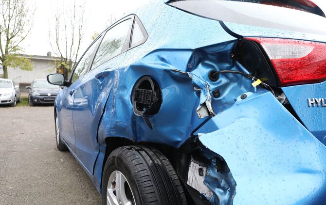 Schuld trägt, wer auffährt - fast immer Auffahrunfall Haftpflicht_0