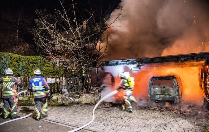 Carportbrand setzt Haus in Brand - Bild 04_2