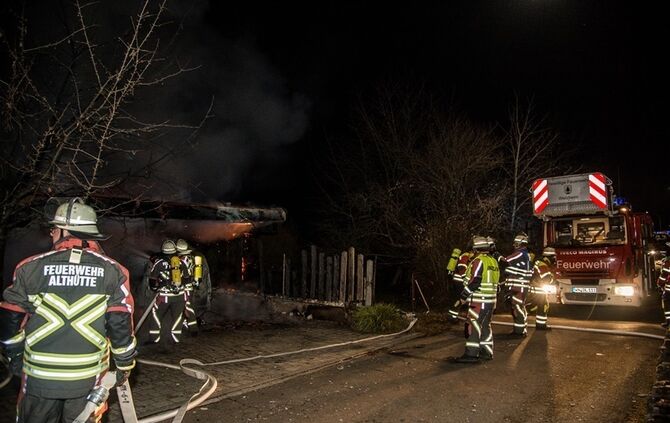 Carportbrand setzt Haus in Brand - Bild 07_3