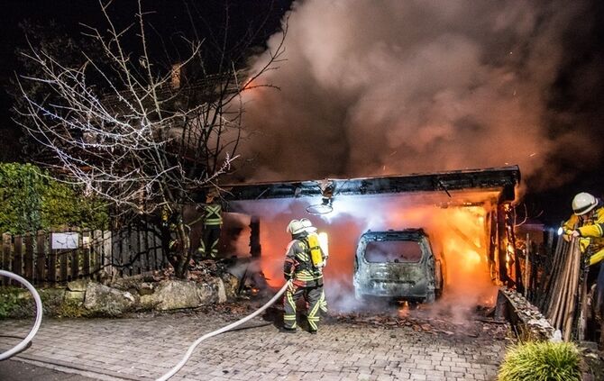 Carportbrand setzt Haus in Brand - Bild 06_4