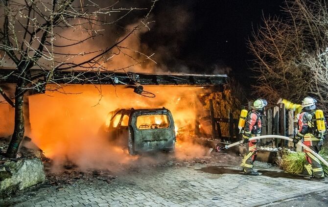 Carportbrand setzt Haus in Brand - Bild 09_7