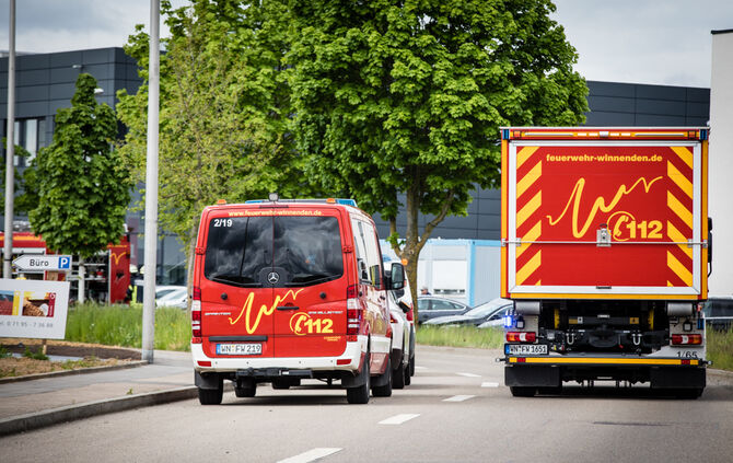 Pkw gegen Baum, Raiffeisenstr., Winnenden-Hertmannsweiler, 15.05.2021.