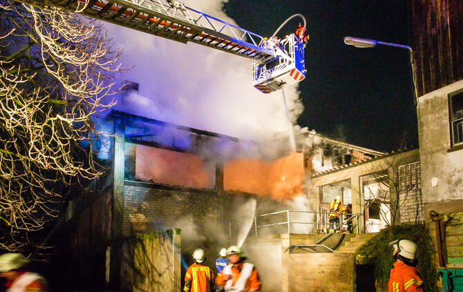 Reithalle bei Brand teilweise zerstört - Bild 10_0