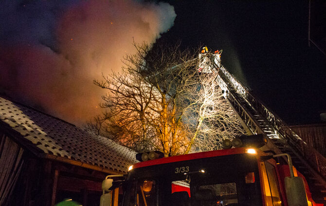 Reithalle bei Brand teilweise zerstört - Bild 02_2