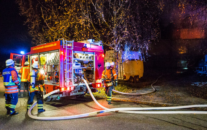 Reithalle bei Brand teilweise zerstört - Bild 03_3