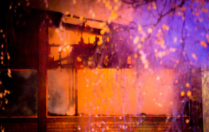 Reithalle bei Brand teilweise zerstört - Bild 04_4