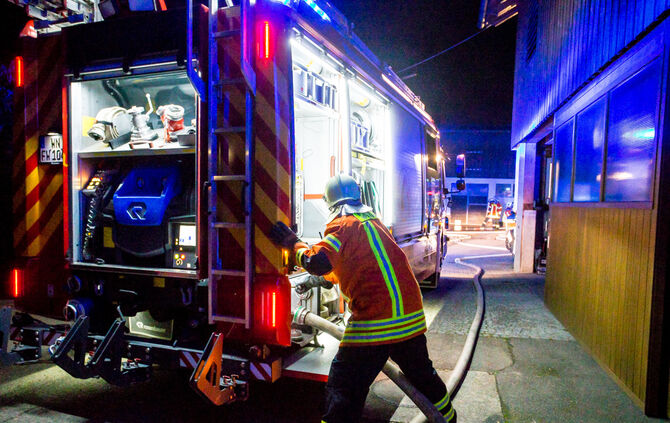 Reithalle bei Brand teilweise zerstört - Bild 06_6