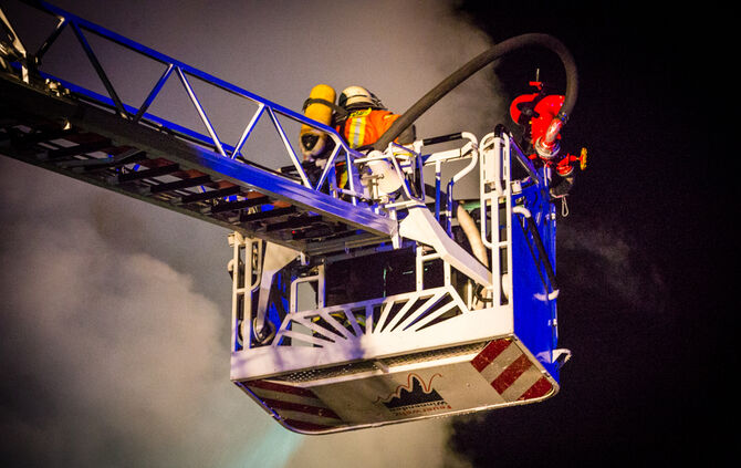 Reithalle bei Brand teilweise zerstört - Bild 12_11