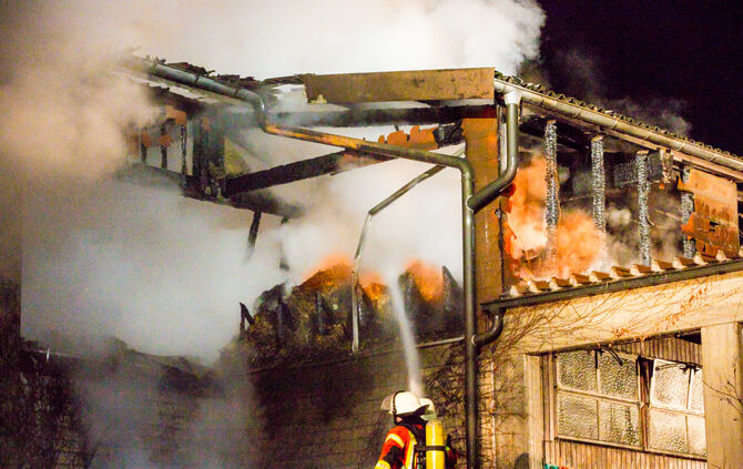 Reithalle bei Brand teilweise zerstört - Bild 15_14