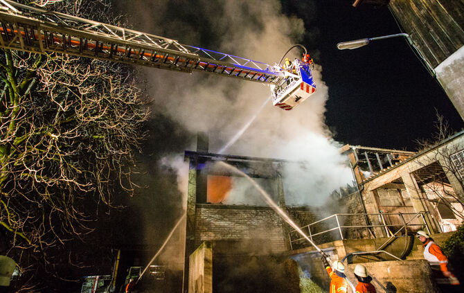 Reithalle bei Brand teilweise zerstört - Bild 20_19