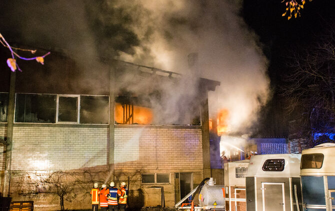 Reithalle bei Brand teilweise zerstört - Bild 23_22