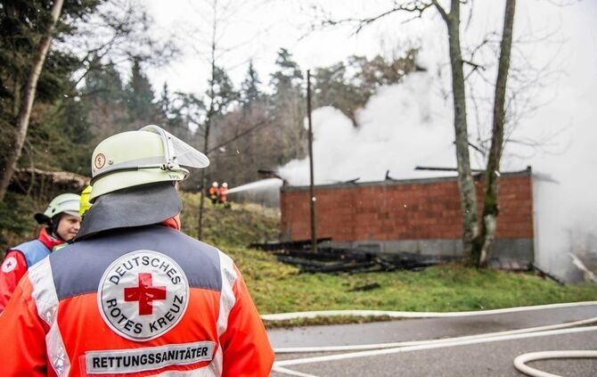 Wohnhaus niedergebrannt - Besitzer hat vermutlich vergessen Kamin auszumachen - Bild 35_2
