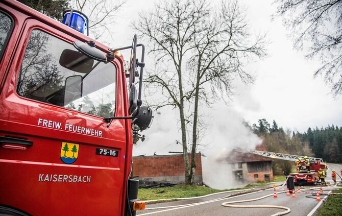 Wohnhaus niedergebrannt - Besitzer hat vermutlich vergessen Kamin auszumachen - Bild 33_4