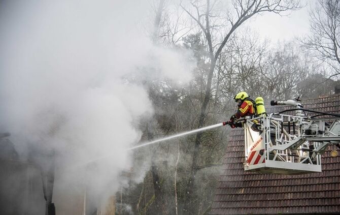 Wohnhaus niedergebrannt - Besitzer hat vermutlich vergessen Kamin auszumachen - Bild 29_8
